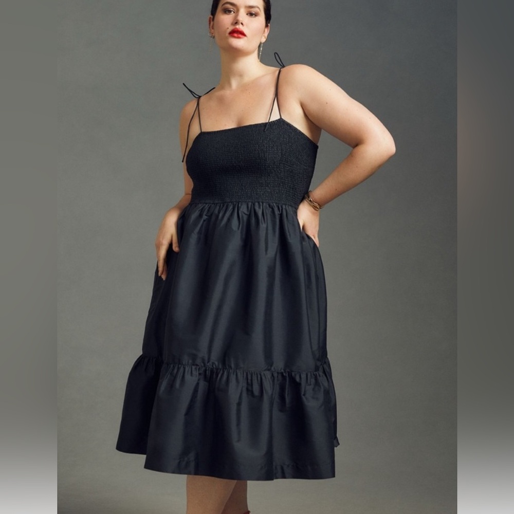 Chic Black Midi Dress with Spaghetti Straps - Picture 5 of 6